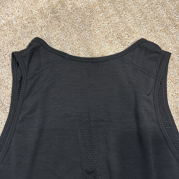 Lululemon Metal Vent Tech Tank Top - Picture 4 of 5